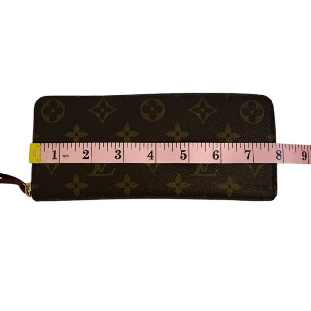Louis Vuitton Zippy Wallet Monogram and Red Interior Gold Hardware Zipper Close - Picture 5 of 8